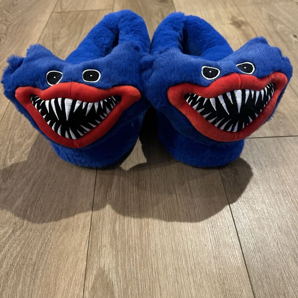RARE POPPY PLUSH SLIPPERS.‎ BRAND NEW. ADULT SIZE Large/XLarge FUN